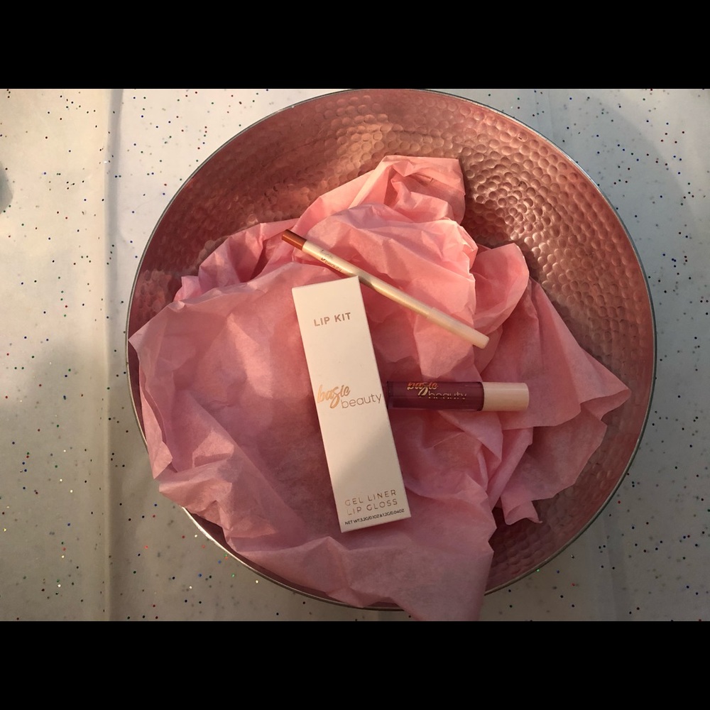 BASIC BEAUTY LIP KIT